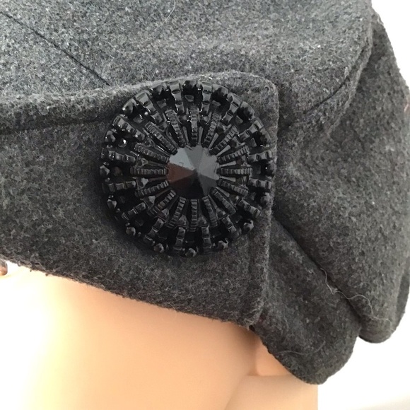 Grey Hat for Women with a beautiful button on the left side - Picture 7 of 9
